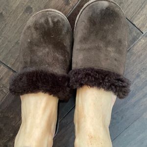 J crew brown fur clogs